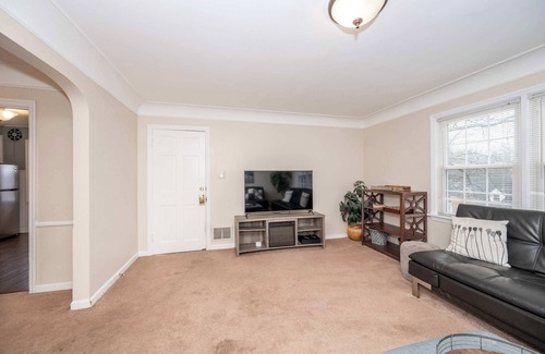 Roselawn Finance Condo | Kenwood Keys 2 Stay for 6!