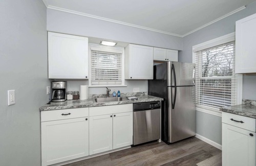 Roselawn Finance Condo | Kenwood Keys Suites for 12!