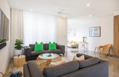 Huskisson House | Keppel - Pet Friendly - 4 Mins Walk to Beach