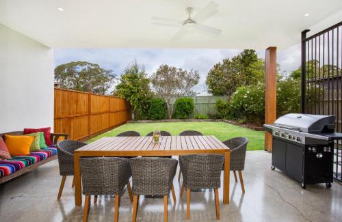 Huskisson House | Keppel - Pet Friendly - 4 Mins Walk to Beach
