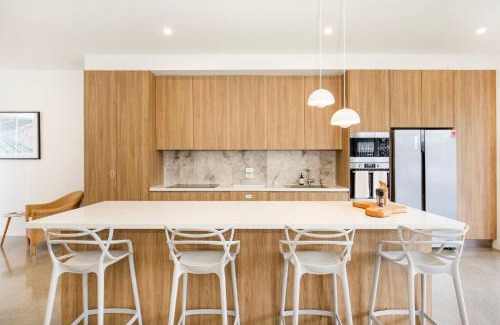 Huskisson House | Keppel - Pet Friendly - 4 Mins Walk to Beach