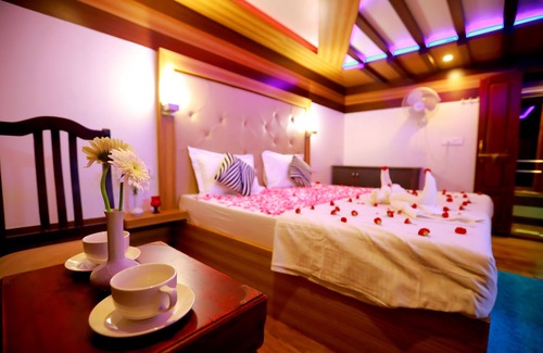 Alappuzha Boat Rental | Kerala Luxury House Boat