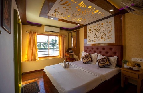 Alappuzha Hotel | Kerala Nature Houseboat by Coco floatel
