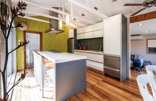 Ostend House | Kereru - Waiheke Holiday Home