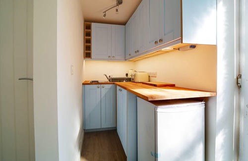 Hayle Ski Chalet | Kernick Sands - 10min walk through the sand dunes to the beach. Private Parking!