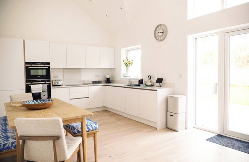 Mylor House | KERREK LODGE, family friendly, with a garden in Mylor Bridge