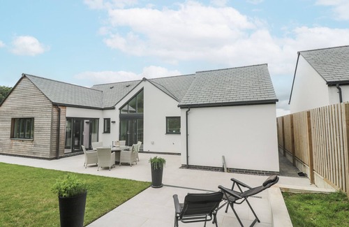 Mylor House | KERREK LODGE, family friendly, with a garden in Mylor Bridge