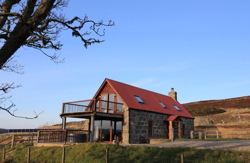 Rogart Cottage | KESTREL COTTAGE, pet friendly, character holiday cottage in Rogart