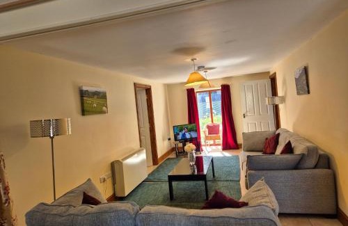 Llandovery House | Kestrel Farmhouse
