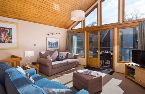 Keswick Cabin | KESWICK BRIDGE HELVELLYN 5, family friendly, with a garden in Keswick