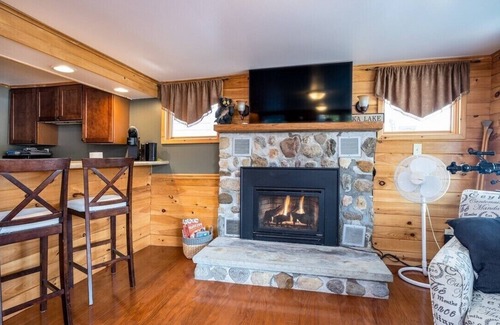 Pulteney Cottage | Keuka Waterfront 2-bedroom cottage with Wi-Fi and AC. Sleeps 6