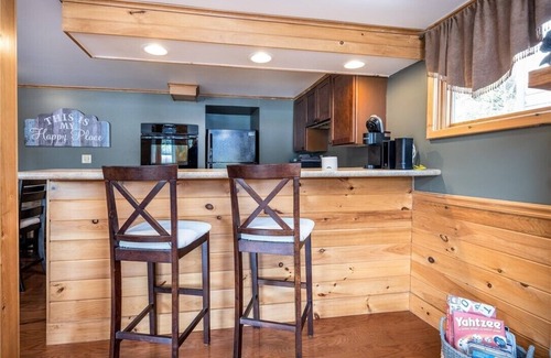Pulteney Cottage | Keuka Waterfront 2-bedroom cottage with Wi-Fi and AC. Sleeps 6