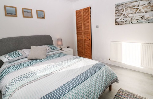 Seaton Cottage | KEVERAL BAY COTTAGE, pet friendly, with a garden in Seaton