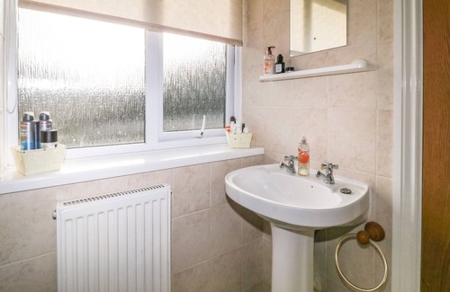 Seaton Cottage | KEVERAL BAY COTTAGE, pet friendly, with a garden in Seaton