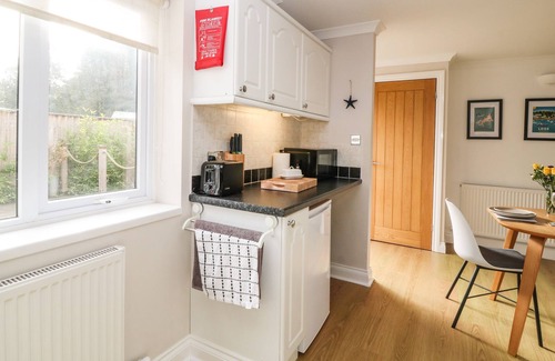 Seaton Cottage | KEVERAL BAY COTTAGE, pet friendly, with a garden in Seaton