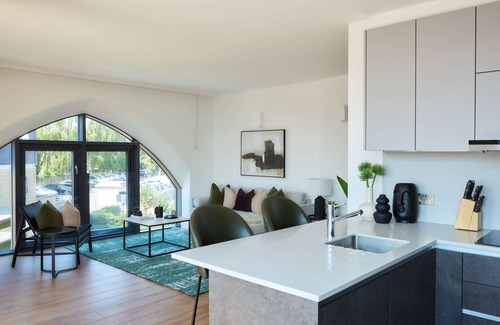 London Borough of Hounslow Apartment | Kew Bridge by Viridian Apartments