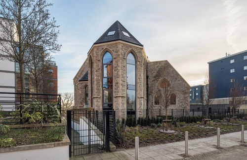 London Borough of Hounslow Apartment | Kew Bridge by Viridian Apartments