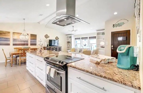 Key Allegro House | Key Allegro Coastal Serenity! Private Hot Tub! Walking distance to Ocean!