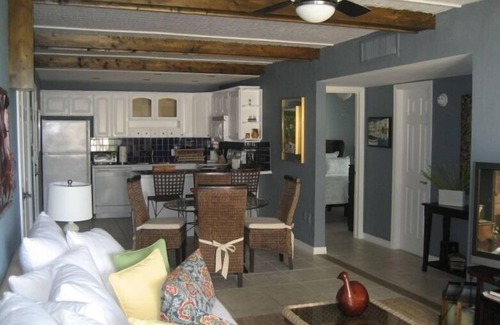 Key Biscayne Condo | Key Biscayne - Exquisite Beach Condo - 1 Block to Beach