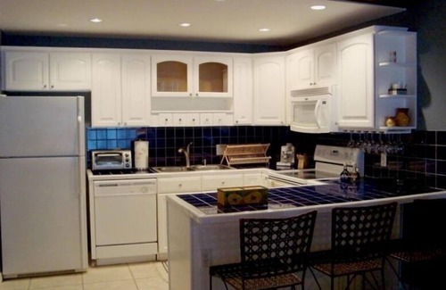Key Biscayne Condo | Key Biscayne - Exquisite Beach Condo - 1 Block to Beach