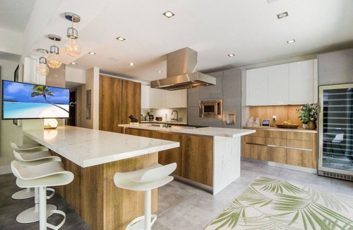 Key Biscayne Villa | Key Biscayne modern villa w/pool and spa, 5 min from the beach!