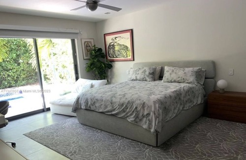 Key Biscayne Villa | Key Biscayne modern villa w/pool and spa, 5 min from the beach!