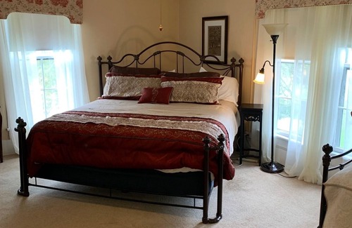 Pisgah Forest Bed & Breakfast | Key Falls Inn