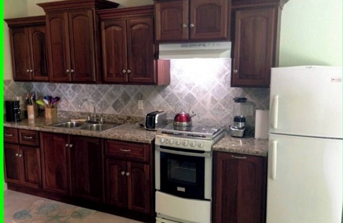 Isla de Utila House | Key Lime Castita- Ocean Front - 2 Bedroom -