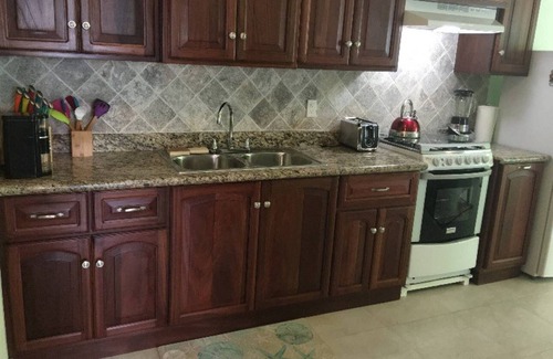 Isla de Utila House | Key Lime Castita- Ocean Front - 2 Bedroom -