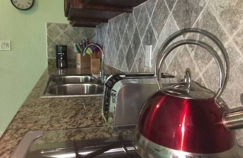 Isla de Utila House | Key Lime Castita- Ocean Front - 2 Bedroom -