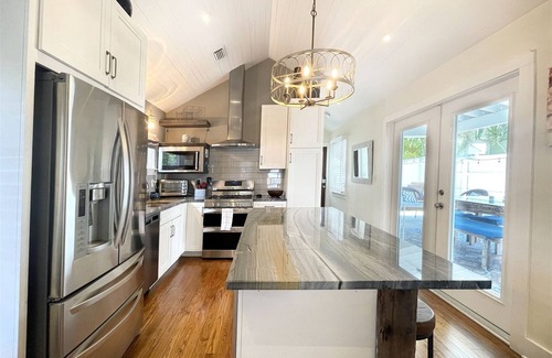 White Street Gallery District Cottage | KEY LIME COTTAGE - an adorable Monthly rental