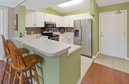 Naples Apartment | Key Royal - William Raveis Rentals