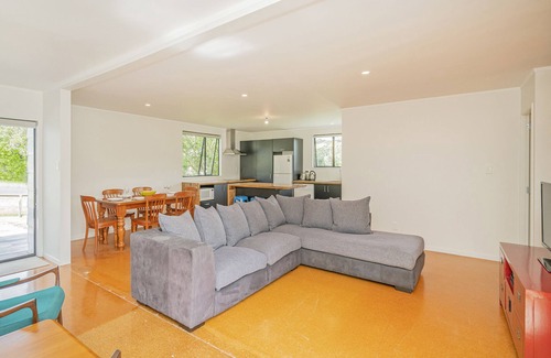 Whangapoua House | Key to Whangapoua - Whangapoua Holiday Home