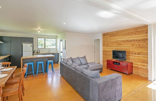 Whangapoua House | Key to Whangapoua - Whangapoua Holiday Home