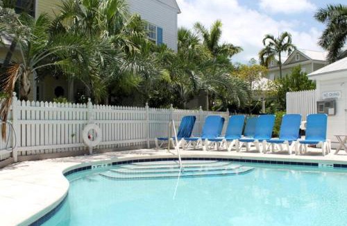 Truman Annex House | Key West Found by AvantStay Close to Shops w Patio Shared Pool Week Long Stays Only