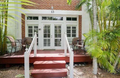 Truman Annex House | Key West Found by AvantStay Close to Shops w Patio Shared Pool Week Long Stays Only