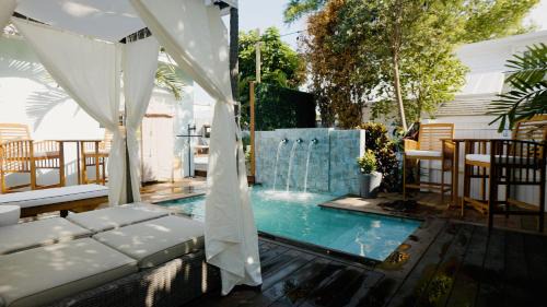 Old Town House | Key West Light Suite