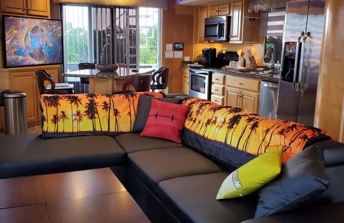 Key West Boat Rental | Key West Luxury Houseboat