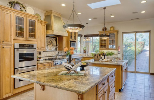 Valley Center Villa | Keys Creek by AvantStay | Sleeps 42, Luxury Estate