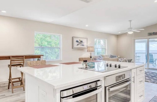 Coupon Bight Aquatic Preserve House | Keys To The Kingdom! Private Oceanfront Retreat with Beach and Pool