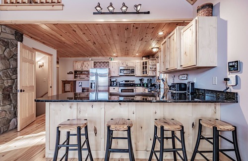 Sunday River Area Ski Chalet | Keystone Chalet - Charming Chalet on dead end road, minutes to Sunday River!