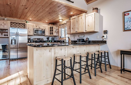 Sunday River Area Ski Chalet | Keystone Chalet - Charming Chalet on dead end road, minutes to Sunday River!