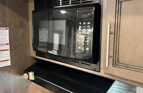 Gypsum RV Rental | Keystone Cougar 32 RLI luxury. Minutes from Cedar point and the Walleye capital