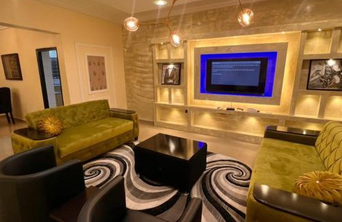 Gwarinpa Estate Apartment | Kf Apartments, Swimming pool, Gym, Wifi