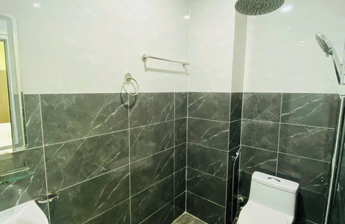 District 5 Hotel | Khach San Gia Thanh