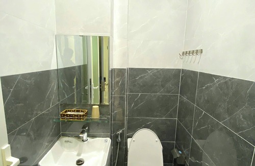 District 5 Hotel | Khach San Gia Thanh