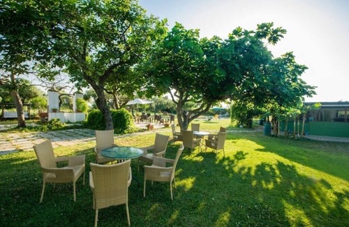 Ortona House | Khaki. Rustic 6/8 p. country house with garden and pool