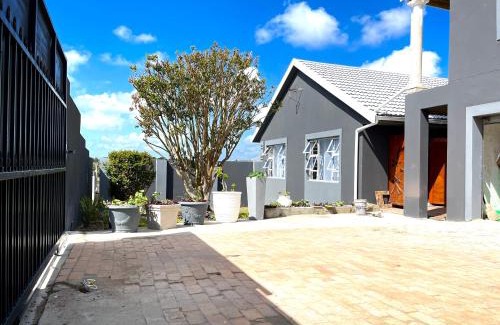 Amalinda Bed & Breakfast | Khanyisa BnB