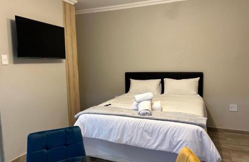 Emfuleni House | Khayalethu Guest House