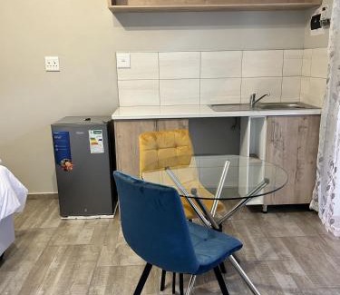 Emfuleni House | Khayalethu Guest House